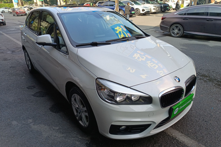 宝马2系多功能旅行车 2015款 218i 领先型车身外观3