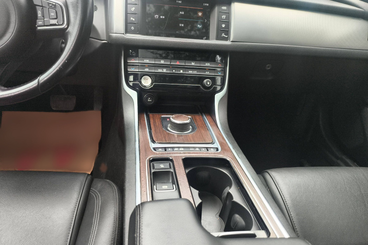 捷豹XFL 2017款 XFL 2.0T 200PS 风华版中控内饰7004