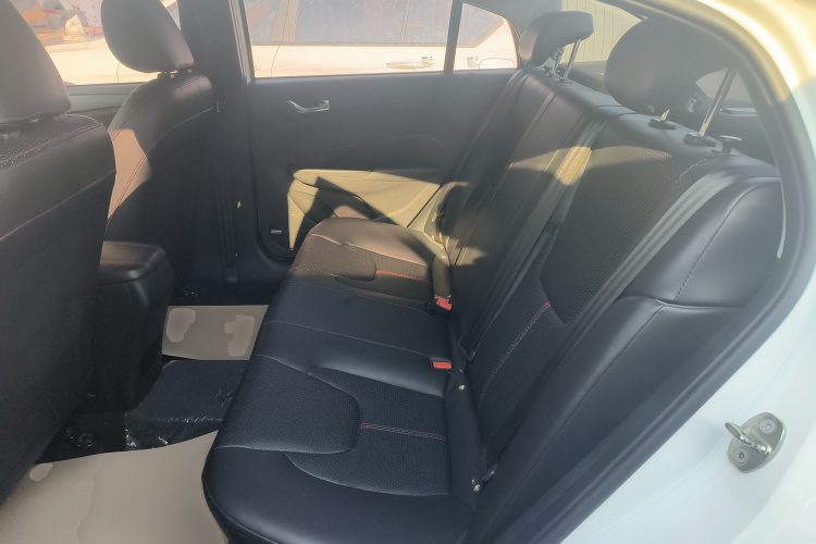 奇瑞 艾瑞泽5 2017款 1.5L 手动领潮版中控内饰21