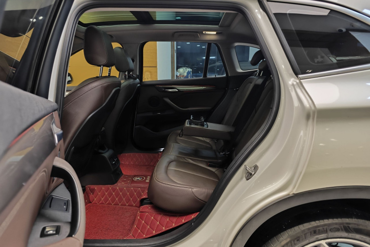 宝马X1 2018款 sDrive18Li 尊享型车身外观6007