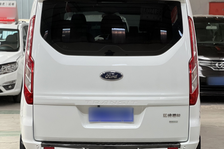 福特 全顺 2020款 2.0T汽油多功能商用车中轴低顶上掀尾门国VI车身外观6006