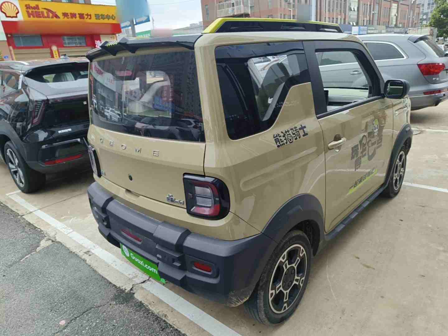 车辆右后45度外观展示