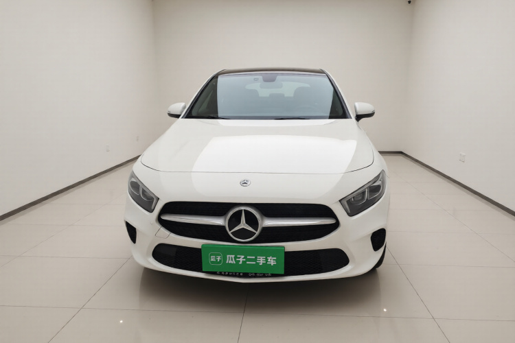 奔驰A级(进口) 2021款 A 200 时尚型车身外观2