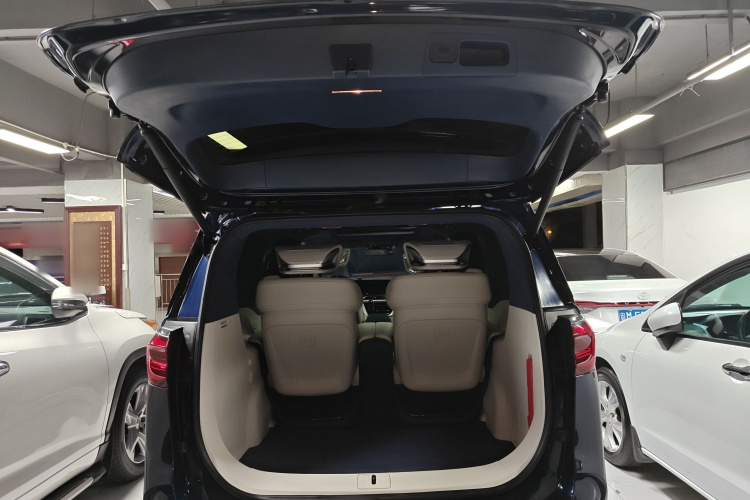 别克GL8 2022款 Avenir艾维亚 四座尊礼版局部细节23