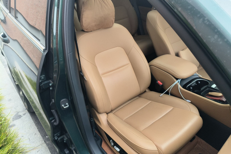 理想汽车 理想ONE 2021款 增程6座版局部细节41