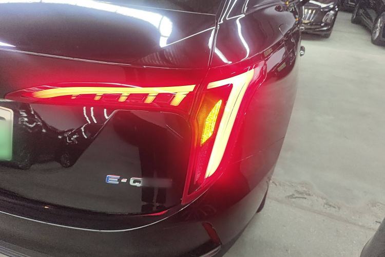 红旗E-QM5 2022款 431km 充电乐享版车身外观6006