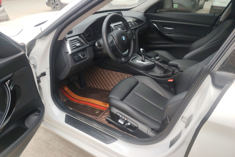 宝马3系GT 2018款 320i 时尚型中控内饰7003