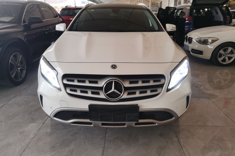 奔驰GLA 2018款 GLA 200 时尚型车身外观2