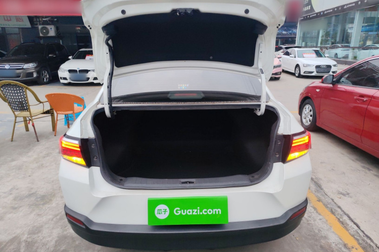 启辰D60 2019款 十万荣耀 1.6L XL 手动辰酷版 国VI机舱底盘23