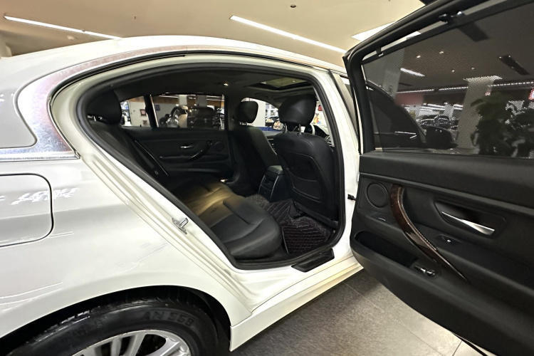 宝马3系 2013款 320Li 时尚型中控内饰7010