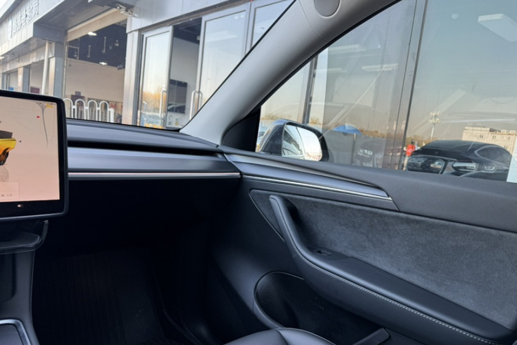 特斯拉 Model Y 2024款 后轮驱动版中控内饰7013