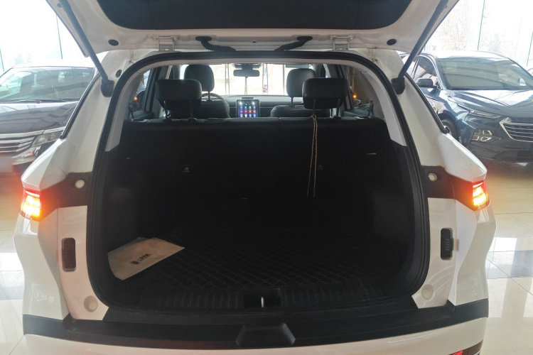 奔腾T90 2023款 1.5T DCT 自动尊贵型机舱底盘23