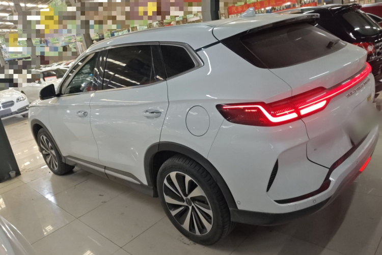 比亚迪 宋PLUS新能源 2023款 冠军版 EV 605KM 旗舰PLUS车身外观4