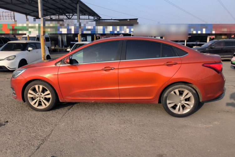 奇瑞 艾瑞泽5 2017款 1.5L 手动精英版车身外观4