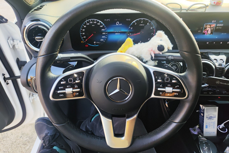 奔驰A级 2021款 A 180 L 运动轿车局部细节13