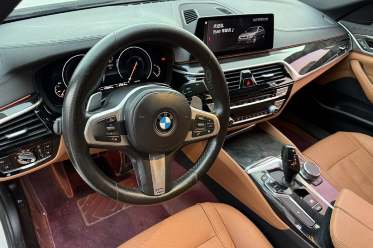 宝马5系 2019款 530Li 领先型 M运动套装局部细节13