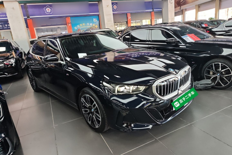 宝马5系 2025款 530Li 领先型 M运动套装车身外观3