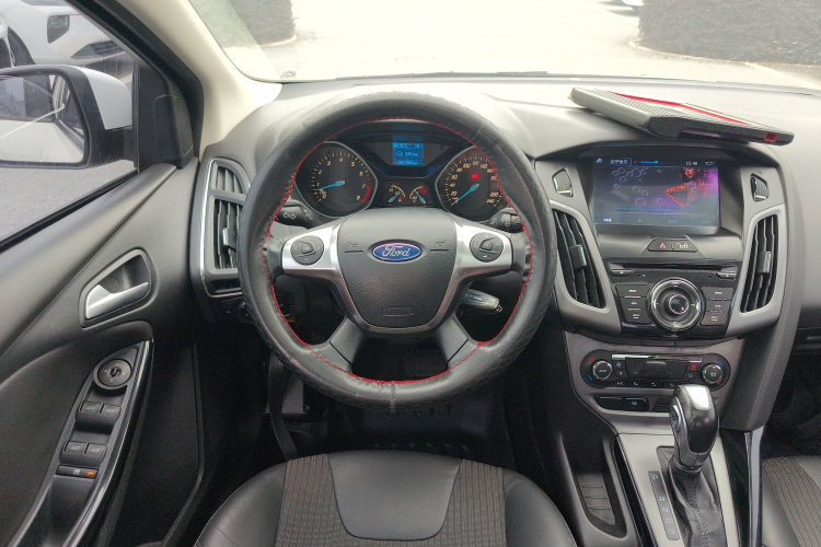 福特 福克斯 2012款 三厢 1.6L 自动风尚型中控内饰13