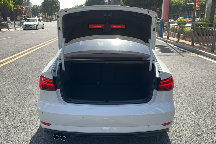 奥迪A3 2018款 30周年年型 Limousine 35 TFSI 进取型局部细节23