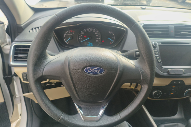 福特 福睿斯 2015款 1.5L 手动舒适型中控内饰13