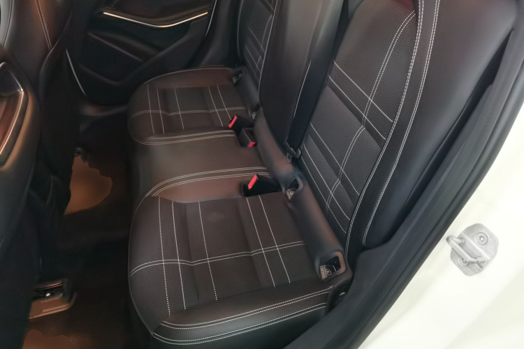 奔驰A级(进口) 2015款 A 200 时尚型中控内饰21