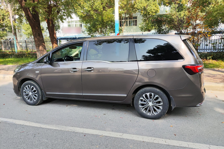 别克GL8 2020款 陆上公务舱 652T 豪华型车身外观4