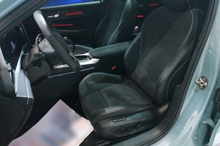 大众 帕萨特 2025款 Pro 380TSI 星空龙尊版中控内饰19