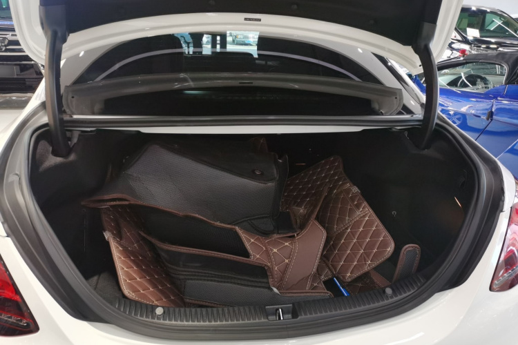 奔驰C级 2021款 C 260 L 运动版机舱底盘23