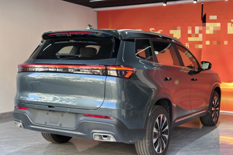 奇瑞 瑞虎8 PLUS 2025款 290TGDI DCT尊贵型 7座车身外观6004