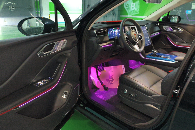 红旗HS7 PHEV 2025款 2.0T PHEV 两驱旗享版 6座中控内饰7003