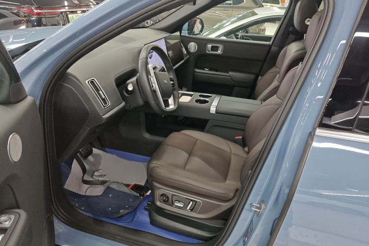 理想汽车 理想L9 2022款 Max中控内饰19
