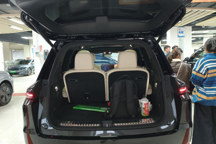 理想汽车 理想L9 2022款 Max局部细节23