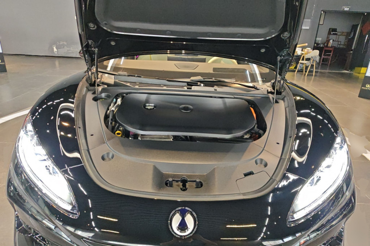 腾势Z9 2024款 1100km 四驱Ultra版机舱底盘24