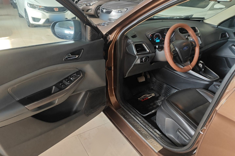 福特 福睿斯 2015款 1.5L 自动时尚型中控内饰20