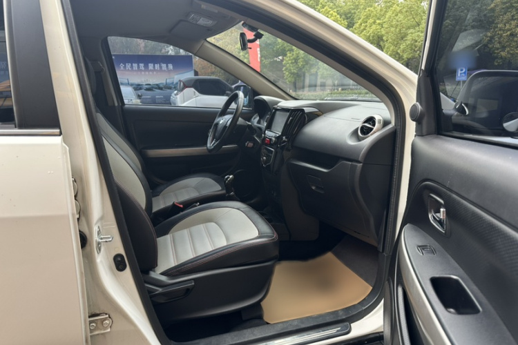 长城M4 2014款 1.5L 手动豪华型中控内饰7014