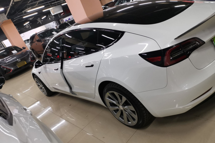 特斯拉 Model 3 2019款 标准续航后驱升级版车身外观4