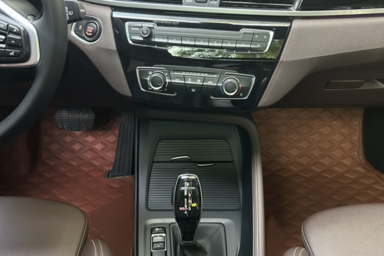 宝马X1 2020款 sDrive20Li 时尚型中控内饰7006