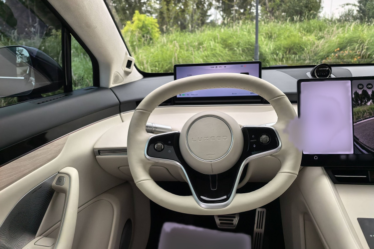 鸿蒙智行 智界R7 2024款 纯电 667km Pro中控内饰7004