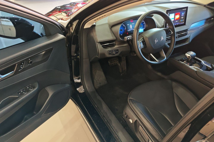 红旗E-QM5 2023款 改款 基础出行版中控内饰20