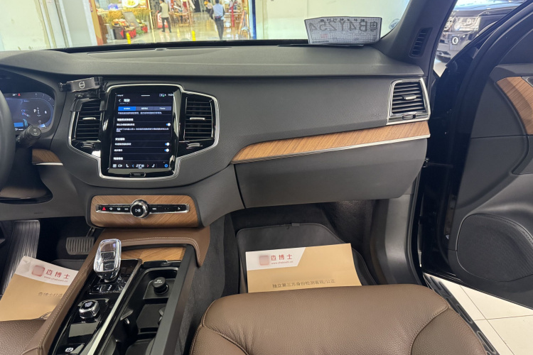 沃尔沃XC90 2023款 B6 智逸豪华版 7座中控内饰7008