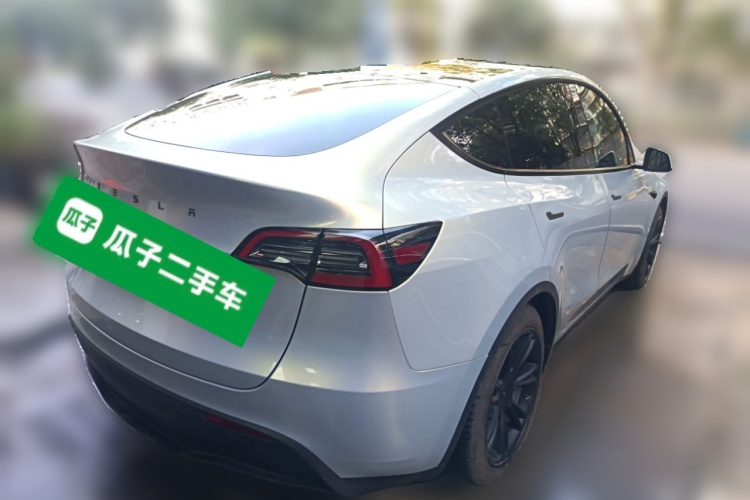特斯拉 Model Y 2022款 后轮驱动版车身外观7