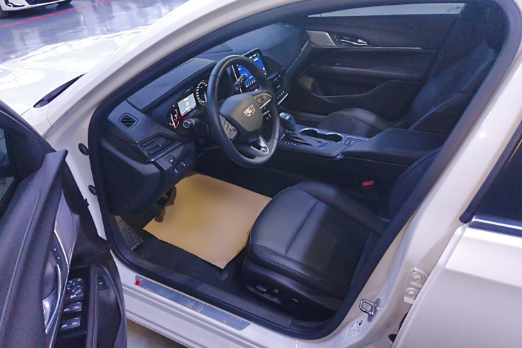 凯迪拉克CT4 2023款 28T 豪华型中控内饰20