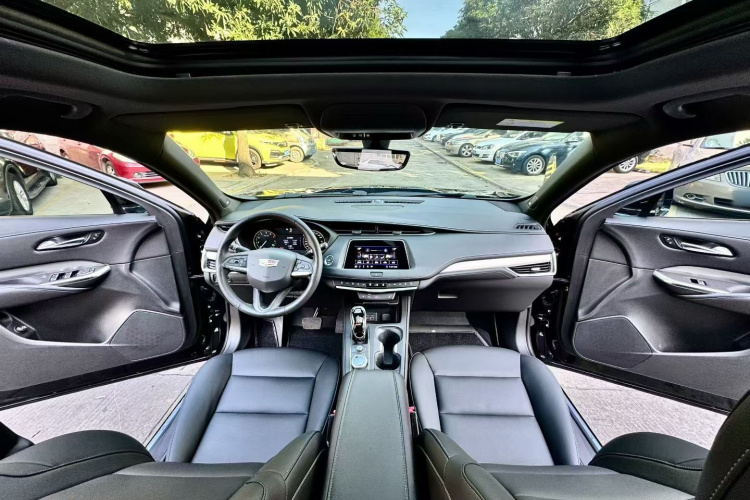 凯迪拉克XT4 2018款 28T 两驱领先型中控内饰7001