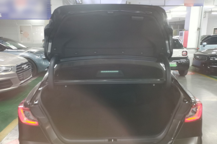 丰田 凯美瑞 2024款 双擎 2.0HGVP 豪华版机舱底盘23