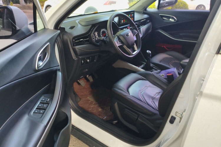 江汽集团 瑞风S4 2019款 1.6L 手动超越型中控内饰7003