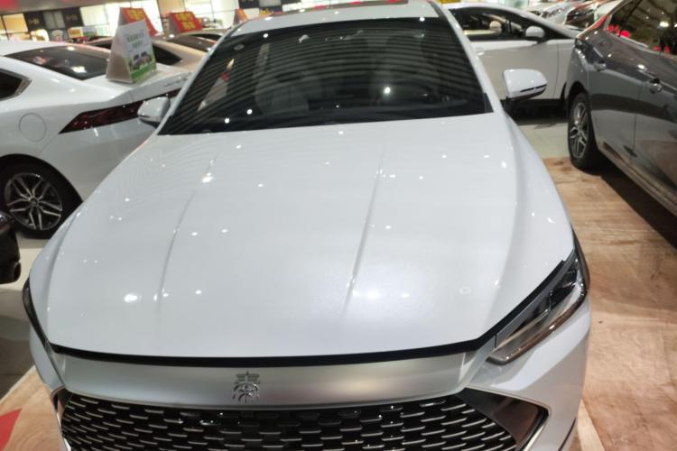 比亚迪 秦PLUS 2024款 荣耀版 DM-i 120KM领先型车身外观2