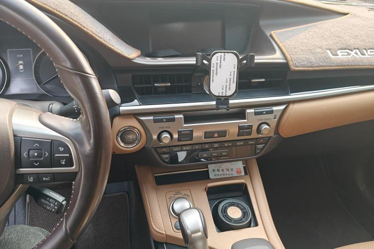 雷克萨斯ES 2015款 200 舒适版中控内饰7003
