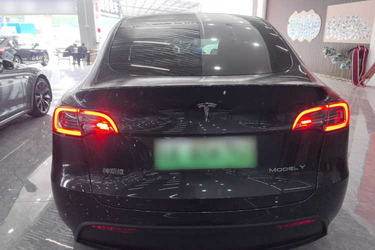 特斯拉 Model Y 2024款 后轮驱动版车身外观6
