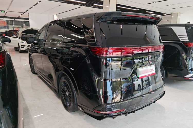 腾势D9 2024款 DM-i 980 四驱尊荣型车身外观6006