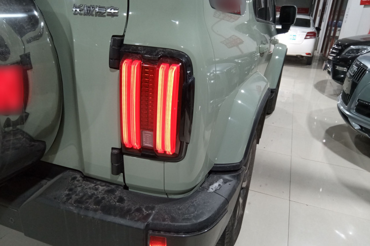 坦克300 2023款 城市版 2.0T 很有型车身外观9